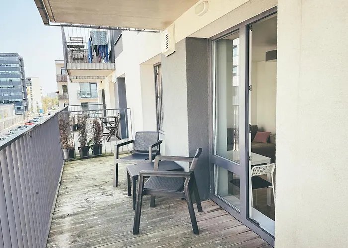 With A Large Balcony Διαμέρισμα *